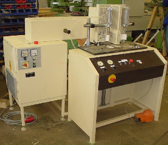 Gehrungs­zusammensetz­maschine V. Grum-Schwensen HF 120