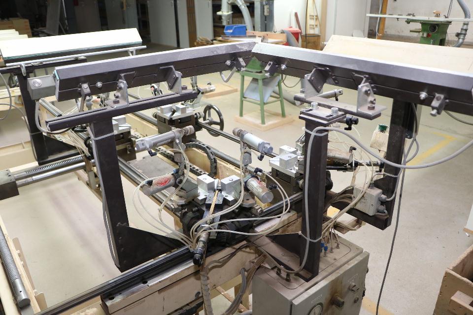 Möbel-Türrahmen-Presse V. Grum-Schwensen Typ MTP