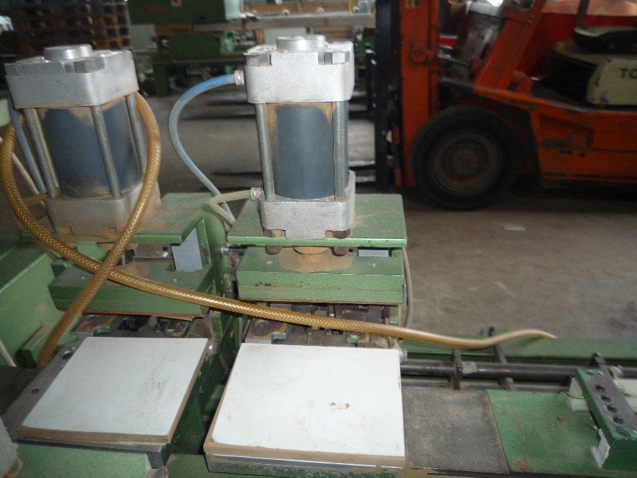 Topf­lochbohr- und Einpress­automat Priess und Horstmann Typ BAT II